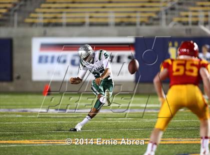 Thumbnail 2 in De La Salle vs. Jesuit photogallery.
