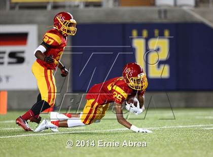 Thumbnail 1 in De La Salle vs. Jesuit photogallery.