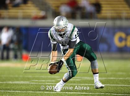 Thumbnail 2 in De La Salle vs. Jesuit photogallery.