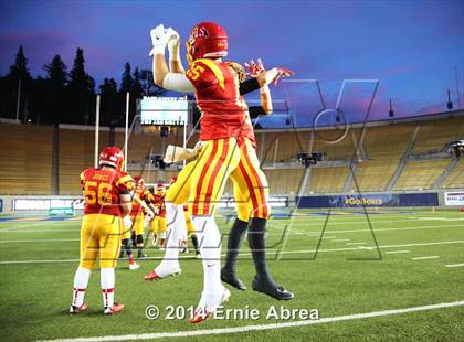 Thumbnail 2 in De La Salle vs. Jesuit photogallery.