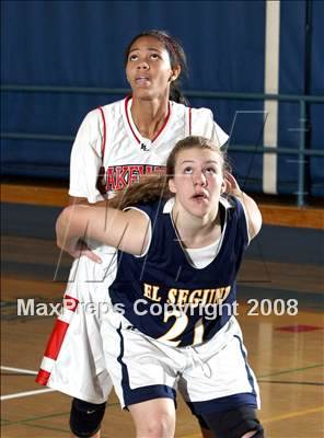 Thumbnail 3 in  El Segundo vs. Lakewood (Gahr Tournament) photogallery.