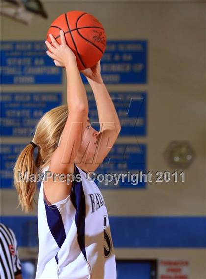 Thumbnail 3 in Farragut vs Powell (Kroger Thanksgiving Classic) photogallery.