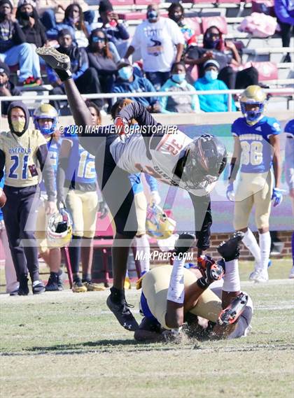 Thumbnail 3 in Seminole vs. Osceola (FHSAA 8A Final)  photogallery.