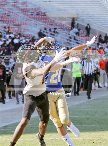 Thumbnail 3 in Seminole vs. Osceola (FHSAA 8A Final)  photogallery.