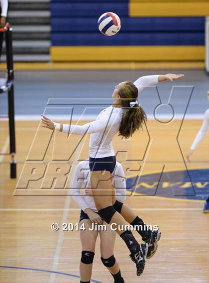 Thumbnail 3 in Leyden vs Addison Trail (Eagle Invite) photogallery.