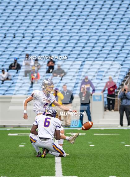 Thumbnail 3 in Tarboro vs. Mitchell (NCHSAA 1A Final - 2 of 2) photogallery.