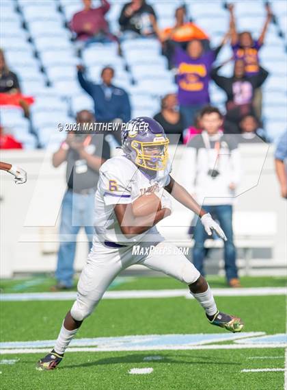 Thumbnail 3 in Tarboro vs. Mitchell (NCHSAA 1A Final - 2 of 2) photogallery.