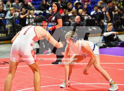 Thumbnail 2 in UIL State Championships - 6A 145lb Final photogallery.