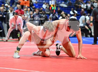 Thumbnail 2 in UIL State Championships - 6A 145lb Final photogallery.