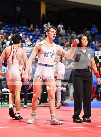 Thumbnail 1 in UIL State Championships - 6A 145lb Final photogallery.