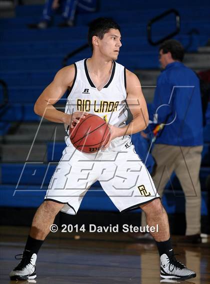 Thumbnail 2 in Elliot Christian vs. Rio Linda (Les Curry Invitational) photogallery.