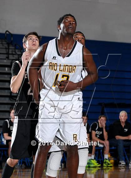 Thumbnail 1 in Elliot Christian vs. Rio Linda (Les Curry Invitational) photogallery.