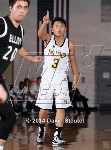 Thumbnail 3 in Elliot Christian vs. Rio Linda (Les Curry Invitational) photogallery.