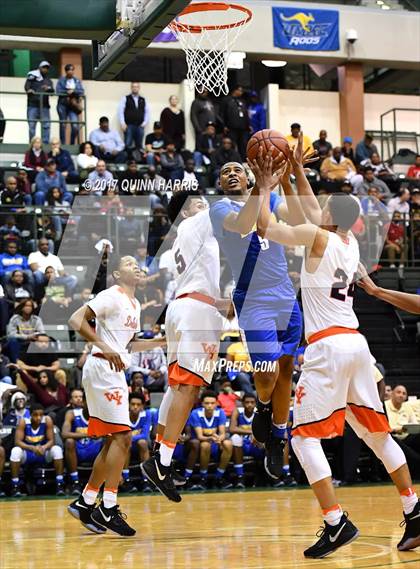 Thumbnail 2 in Simeon vs. Whitney Young (CPHSAA Semifinal) photogallery.