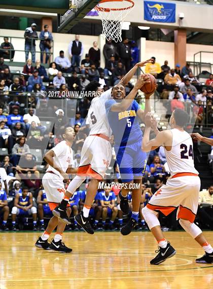 Thumbnail 1 in Simeon vs. Whitney Young (CPHSAA Semifinal) photogallery.