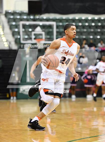 Thumbnail 3 in Simeon vs. Whitney Young (CPHSAA Semifinal) photogallery.