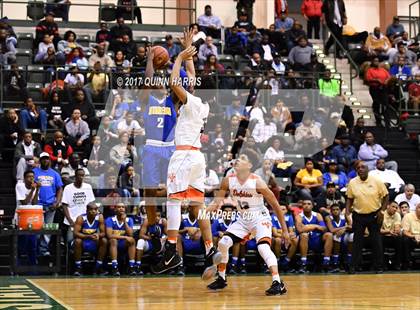 Thumbnail 3 in Simeon vs. Whitney Young (CPHSAA Semifinal) photogallery.
