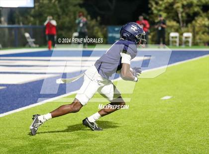Thumbnail 2 in Orange Lutheran vs Sierra Canyon photogallery.