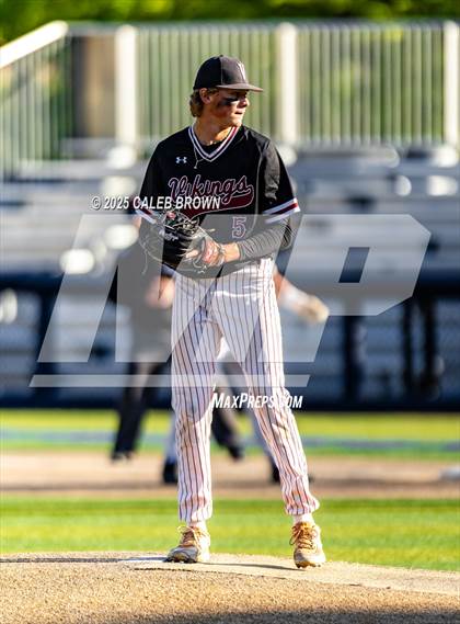 Thumbnail 2 in Maple Mountain vs. Viewmont (UHSAA 5A Bracket Play) photogallery.