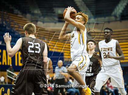 Thumbnail 3 in Saint Francis vs. Bishop O'Dowd (MaxPreps MLK Classic) photogallery.