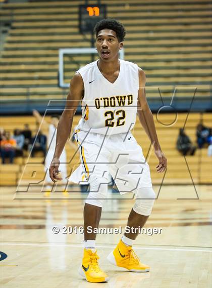 Thumbnail 1 in Saint Francis vs. Bishop O'Dowd (MaxPreps MLK Classic) photogallery.