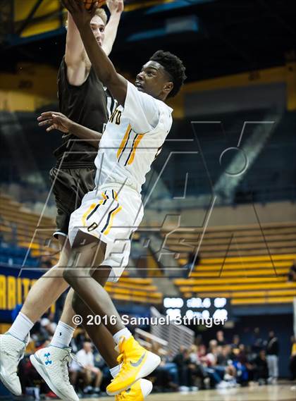 Thumbnail 3 in Saint Francis vs. Bishop O'Dowd (MaxPreps MLK Classic) photogallery.