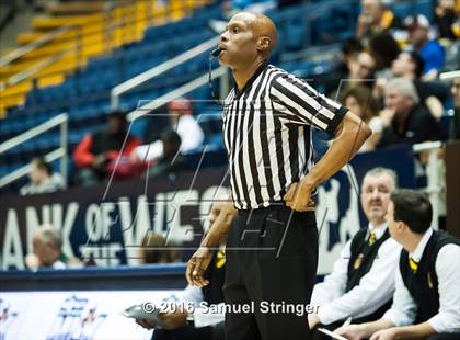 Thumbnail 1 in Saint Francis vs. Bishop O'Dowd (MaxPreps MLK Classic) photogallery.