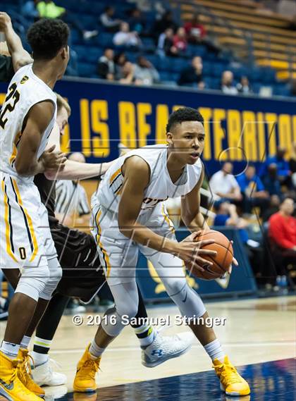 Thumbnail 2 in Saint Francis vs. Bishop O'Dowd (MaxPreps MLK Classic) photogallery.