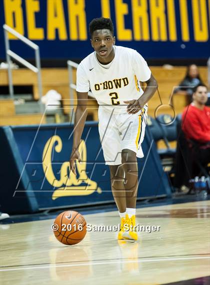 Thumbnail 3 in Saint Francis vs. Bishop O'Dowd (MaxPreps MLK Classic) photogallery.