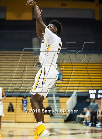 Thumbnail 1 in Saint Francis vs. Bishop O'Dowd (MaxPreps MLK Classic) photogallery.