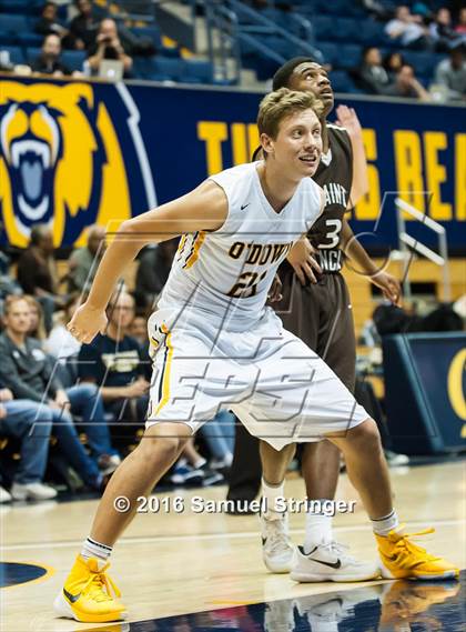 Thumbnail 3 in Saint Francis vs. Bishop O'Dowd (MaxPreps MLK Classic) photogallery.