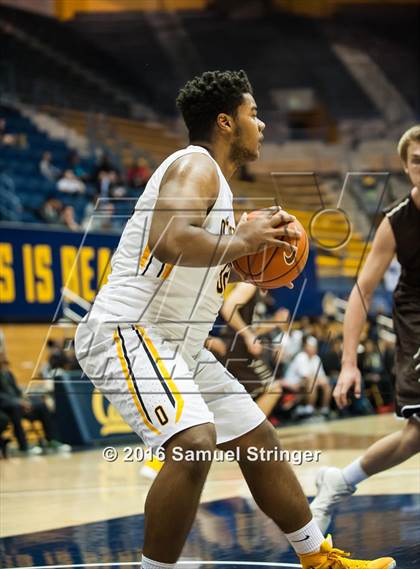 Thumbnail 1 in Saint Francis vs. Bishop O'Dowd (MaxPreps MLK Classic) photogallery.