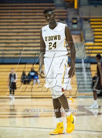 Thumbnail 2 in Saint Francis vs. Bishop O'Dowd (MaxPreps MLK Classic) photogallery.