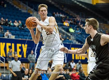 Thumbnail 2 in Saint Francis vs. Bishop O'Dowd (MaxPreps MLK Classic) photogallery.