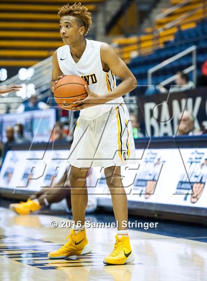Thumbnail 2 in Saint Francis vs. Bishop O'Dowd (MaxPreps MLK Classic) photogallery.
