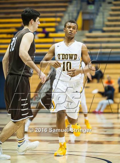 Thumbnail 2 in Saint Francis vs. Bishop O'Dowd (MaxPreps MLK Classic) photogallery.