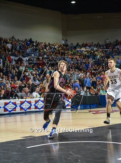 Thumbnail 3 in Charleston vs. Cedar Ridge (AAA 3A Final) photogallery.