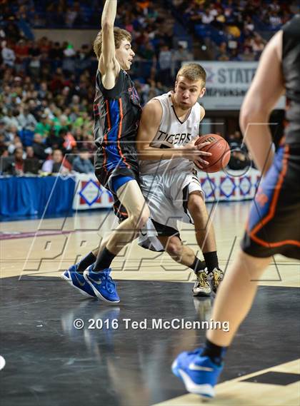 Thumbnail 2 in Charleston vs. Cedar Ridge (AAA 3A Final) photogallery.