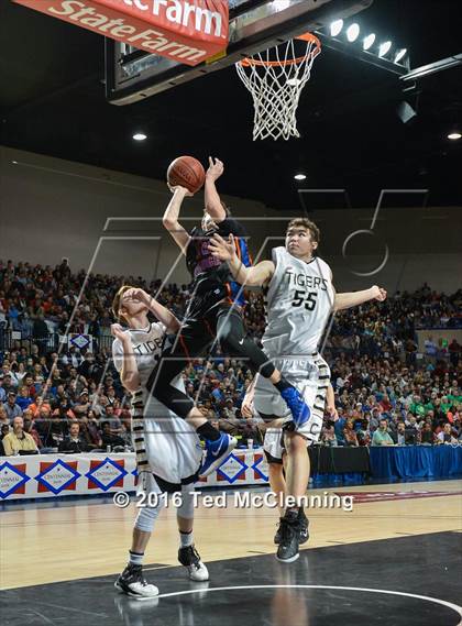 Thumbnail 1 in Charleston vs. Cedar Ridge (AAA 3A Final) photogallery.