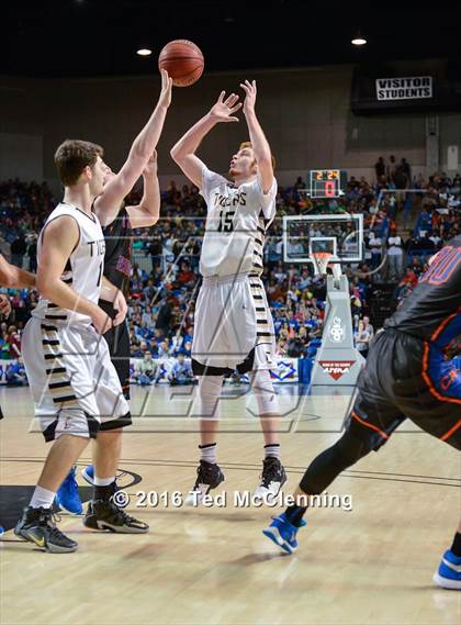 Thumbnail 1 in Charleston vs. Cedar Ridge (AAA 3A Final) photogallery.