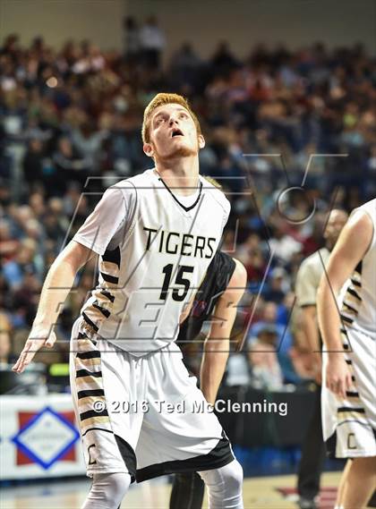 Thumbnail 2 in Charleston vs. Cedar Ridge (AAA 3A Final) photogallery.