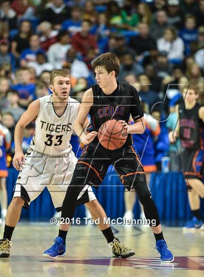Thumbnail 1 in Charleston vs. Cedar Ridge (AAA 3A Final) photogallery.