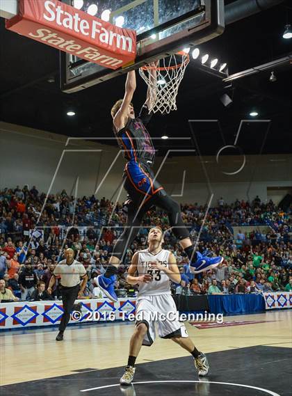 Thumbnail 1 in Charleston vs. Cedar Ridge (AAA 3A Final) photogallery.