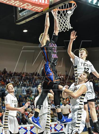 Thumbnail 1 in Charleston vs. Cedar Ridge (AAA 3A Final) photogallery.