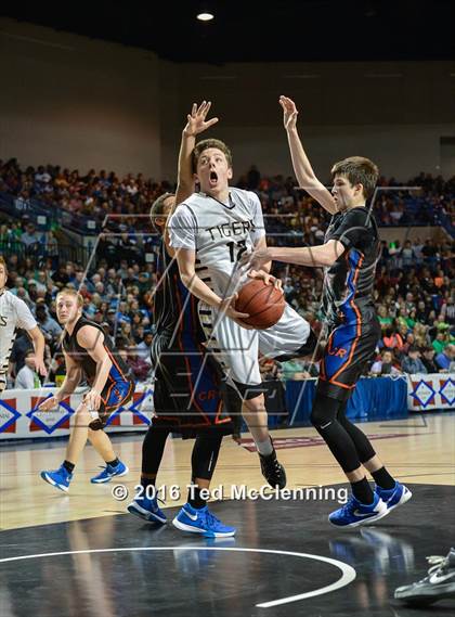 Thumbnail 2 in Charleston vs. Cedar Ridge (AAA 3A Final) photogallery.