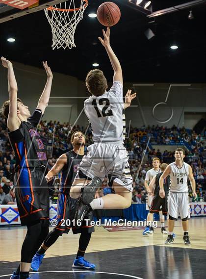 Thumbnail 3 in Charleston vs. Cedar Ridge (AAA 3A Final) photogallery.