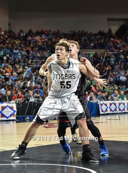 Thumbnail 2 in Charleston vs. Cedar Ridge (AAA 3A Final) photogallery.