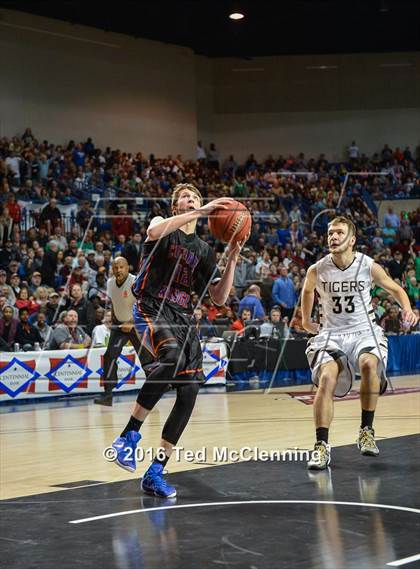 Thumbnail 1 in Charleston vs. Cedar Ridge (AAA 3A Final) photogallery.