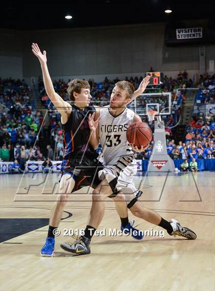 Thumbnail 1 in Charleston vs. Cedar Ridge (AAA 3A Final) photogallery.
