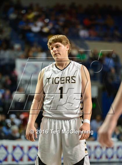 Thumbnail 3 in Charleston vs. Cedar Ridge (AAA 3A Final) photogallery.